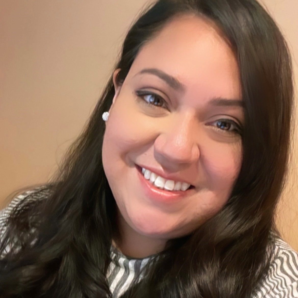 Lucia Mendez headshot