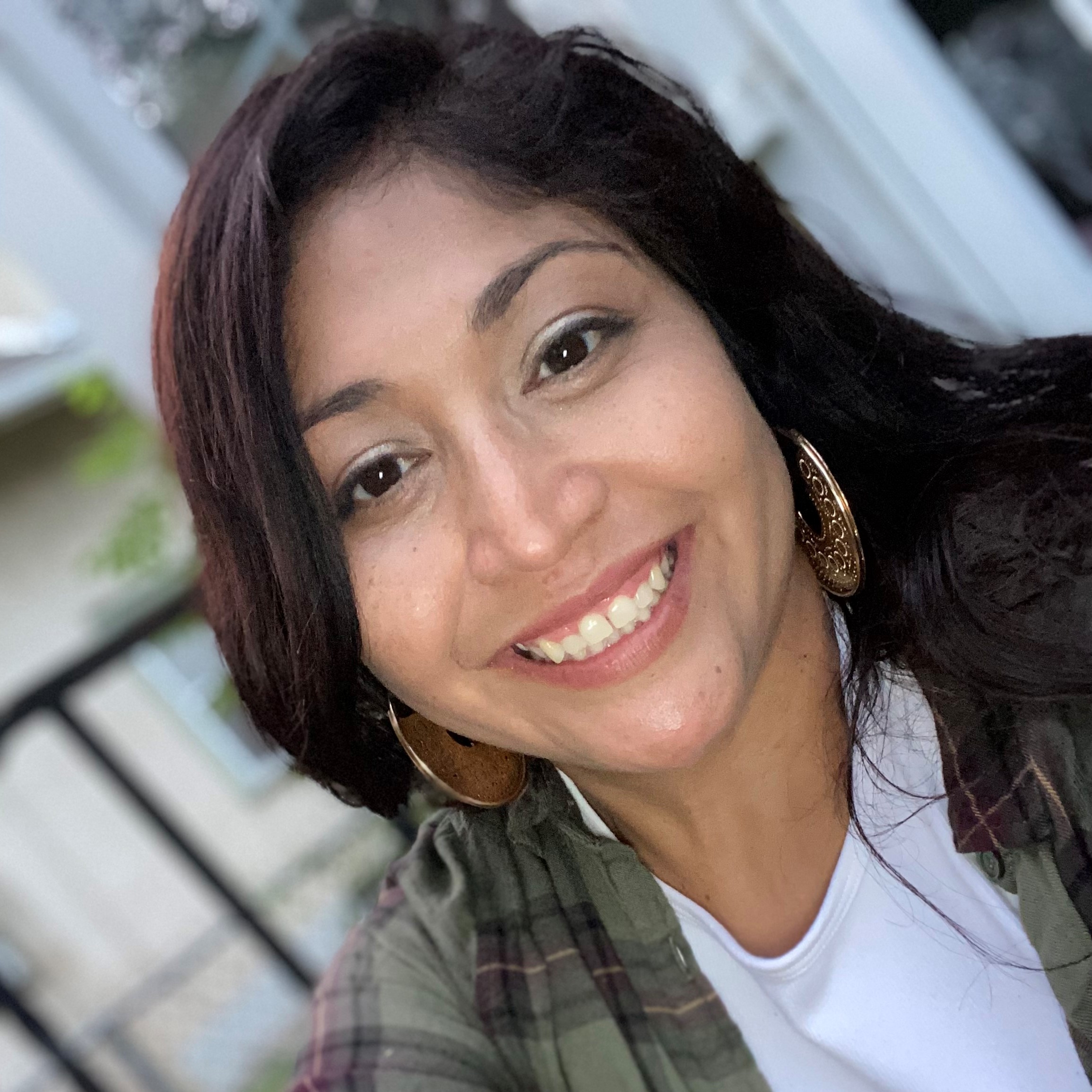 Image of Yolanda Martinez-Pineda smiling