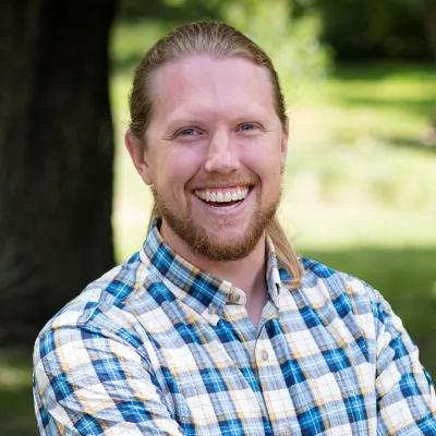 Andrew Peterson Headshot