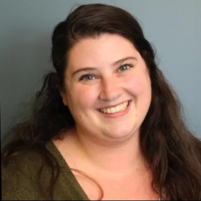 Hannah Jones headshot